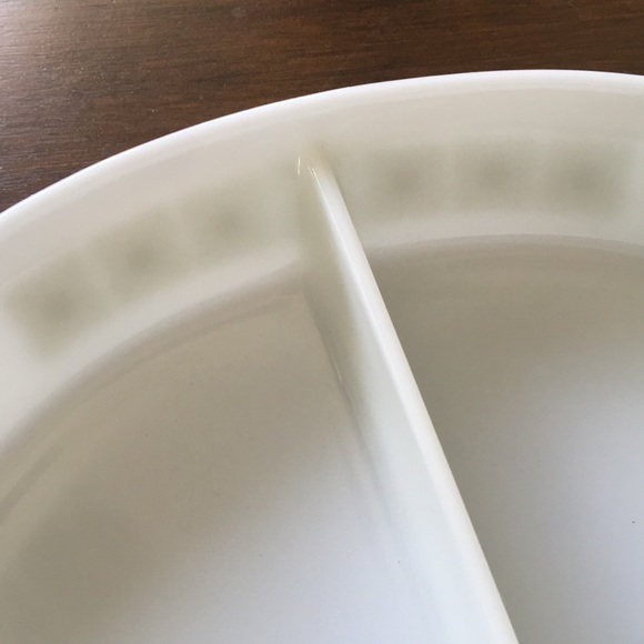 Vintage Pyrex 1.5 Qt. Divided Dish - Picture 4 of 16